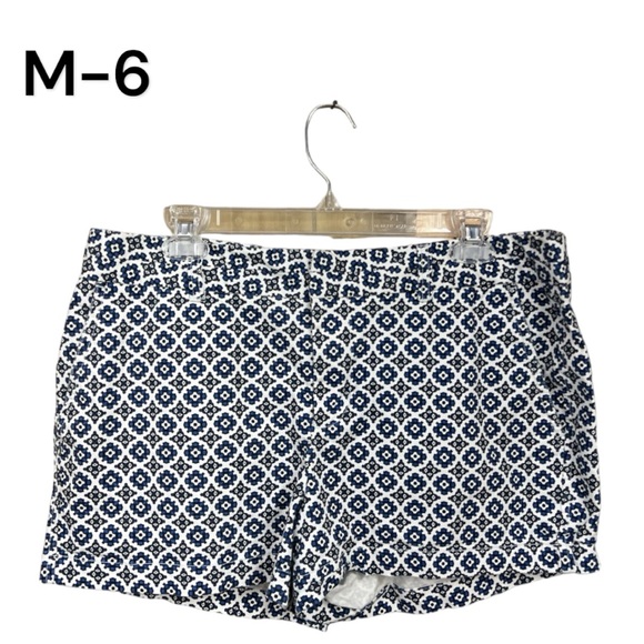 Sz 12 Medallion White Blue Print Gap Khaki Shorts - Picture 1 of 8